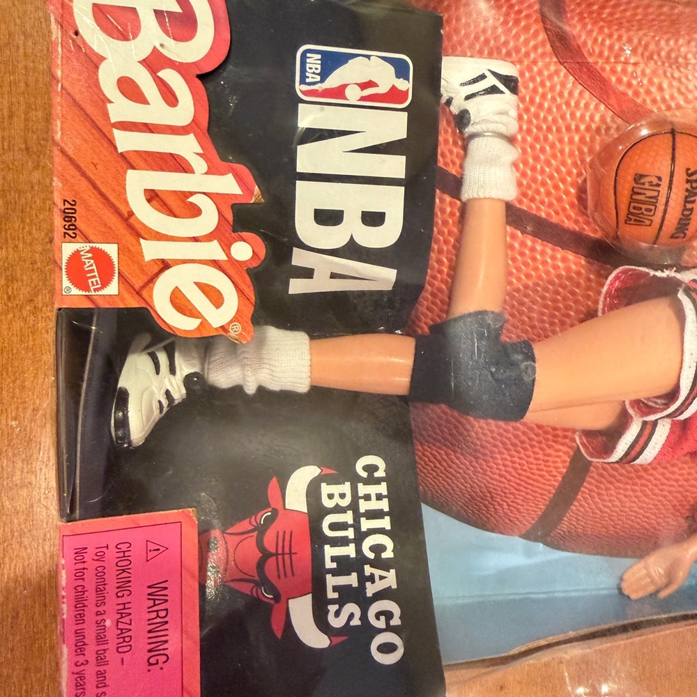 NBA 1996 Chicago Bulls Michael Jordan Barbie Doll - Vibrant Pink - Picture 5 of 15
